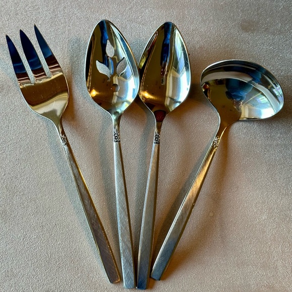 Oneida Ltd. 1881 Rogers Vintage “Melissa” Stainless Flatware 70 Pc.Used Retired - Picture 8 of 15